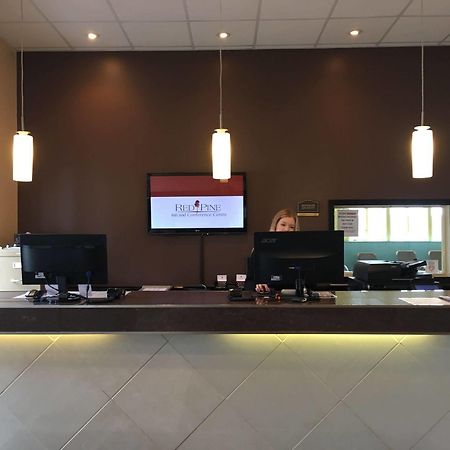 Red Pine Inn & Conference Centre Alliston Buitenkant foto