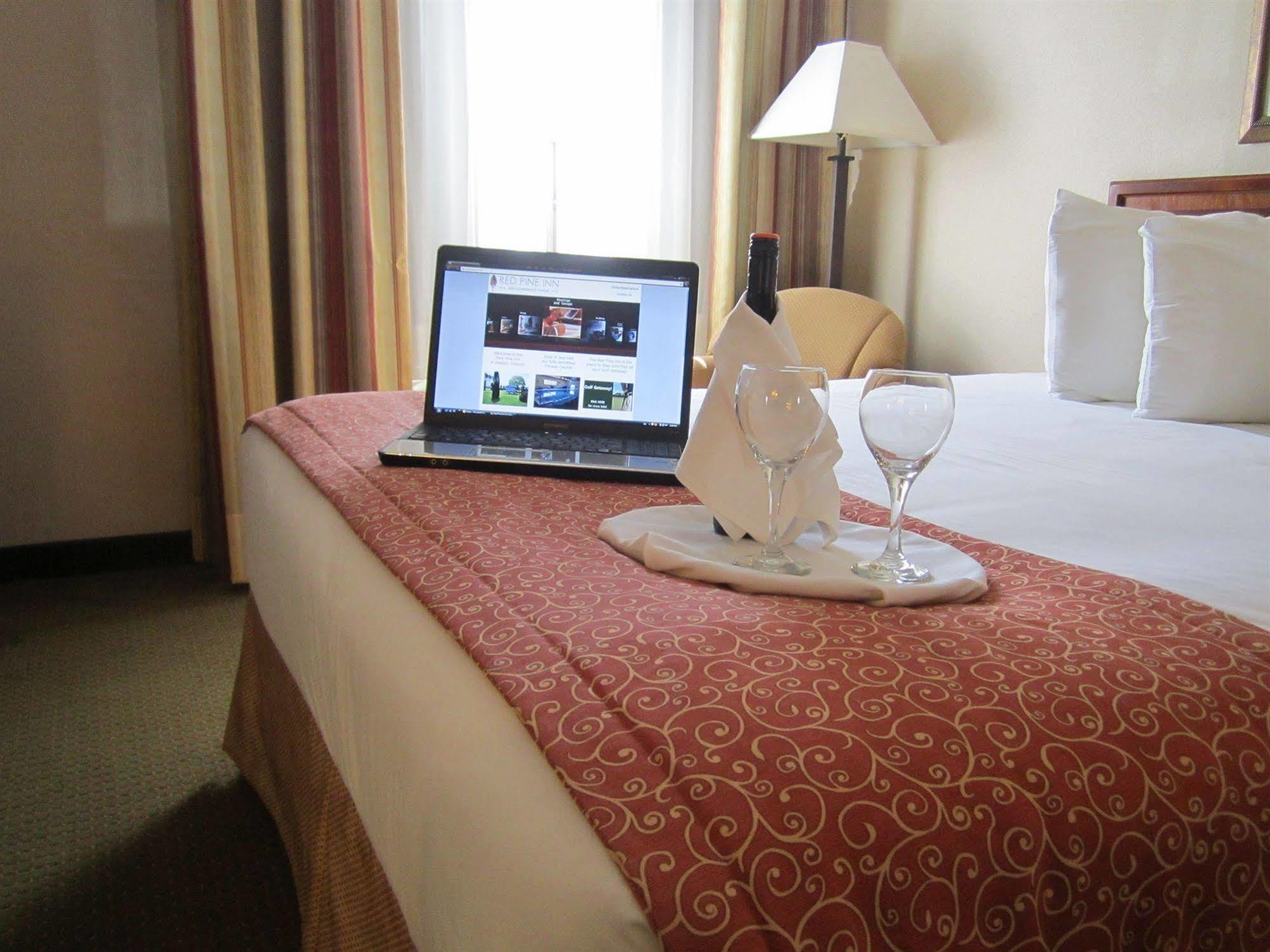 Red Pine Inn & Conference Centre Alliston Buitenkant foto