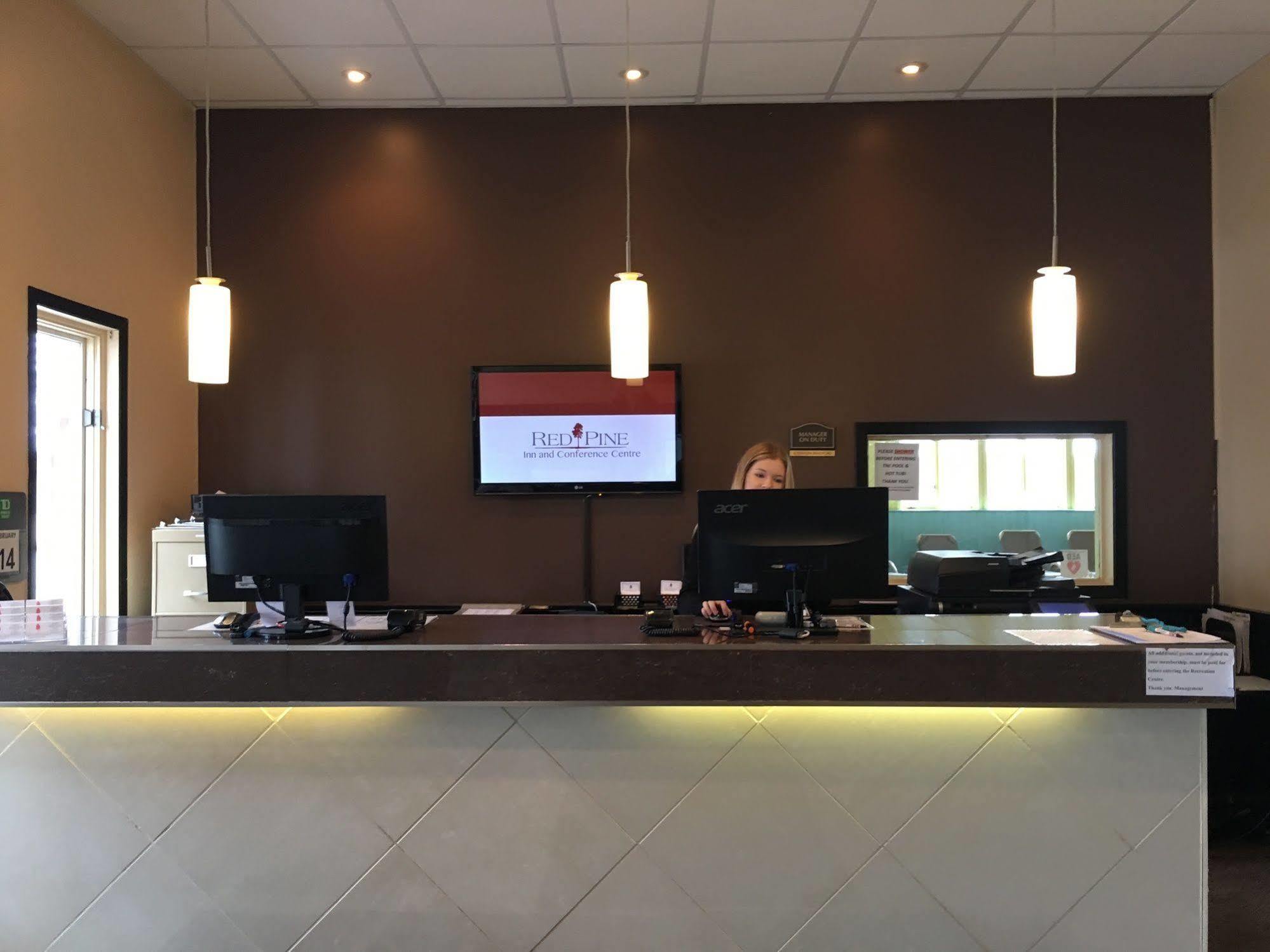 Red Pine Inn & Conference Centre Alliston Buitenkant foto