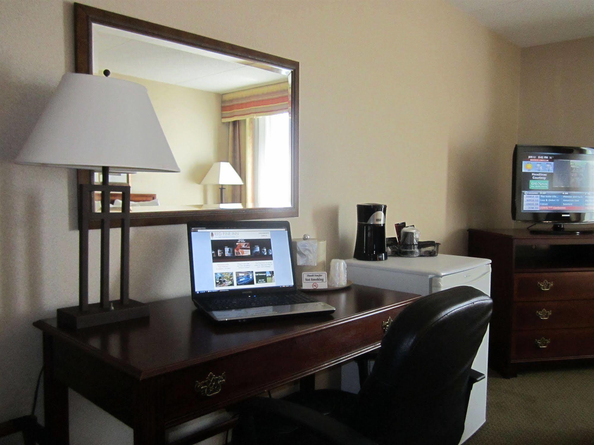 Red Pine Inn & Conference Centre Alliston Buitenkant foto