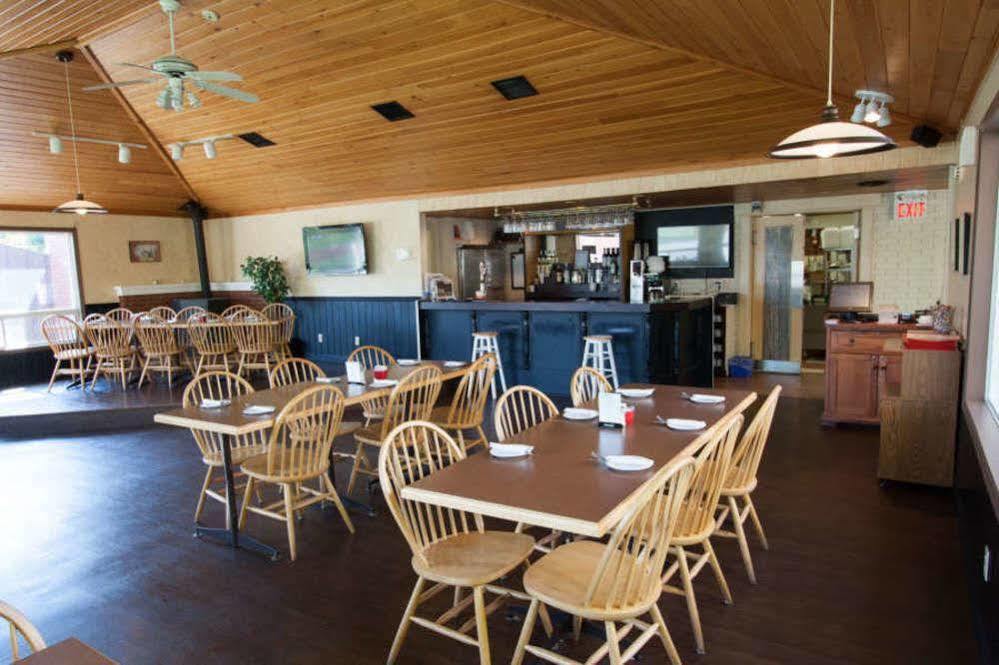 Red Pine Inn & Conference Centre Alliston Buitenkant foto